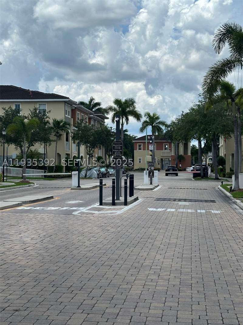 3 bedroom Condominium at 10800 NW 88th Ter 213, Coronado To Doral Vi Cond, Doral — photo 2