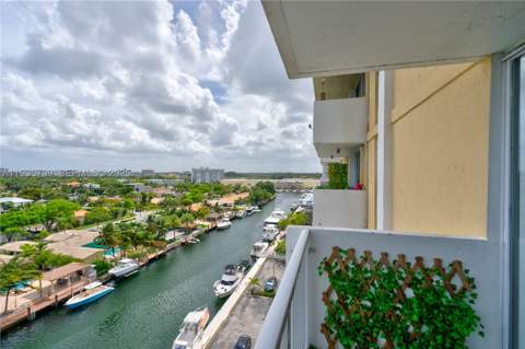 2000 NE 135th St 908, North Miami FL - photo 15 of 50