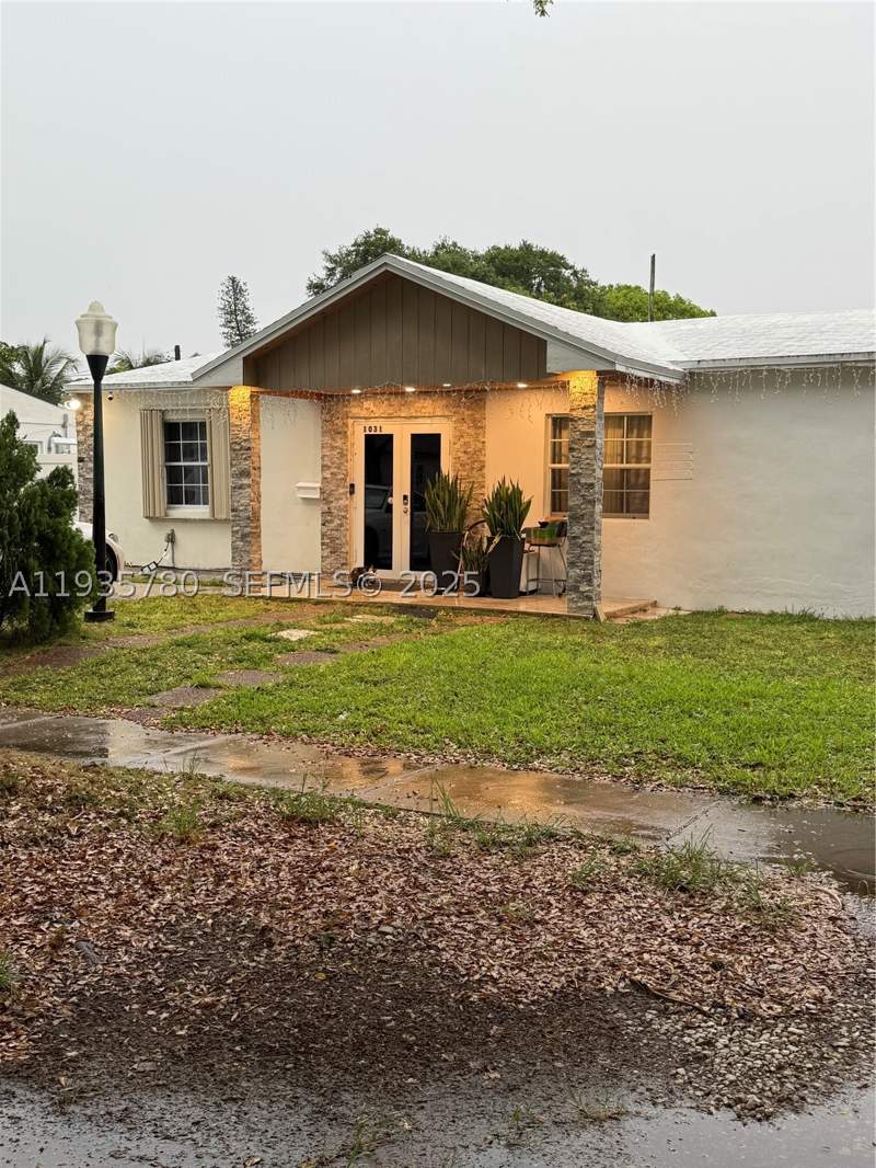 4 bedroom SingleFamilyResidence at 1031 NE 142nd St, Biscayne Highlands, North Miami — photo 4
