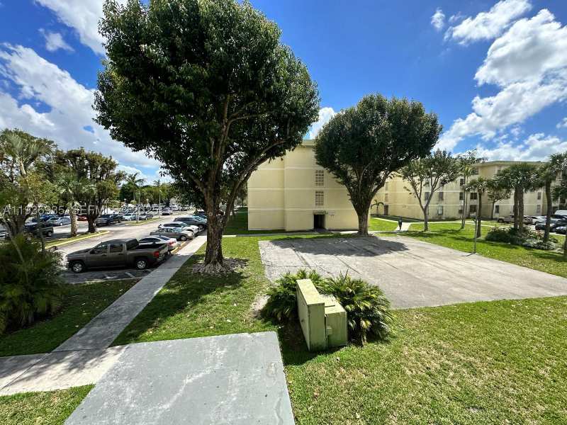 2 bedroom Condominium at 1875 W 56th St 301, Cambridge Condo, Hialeah — photo 1