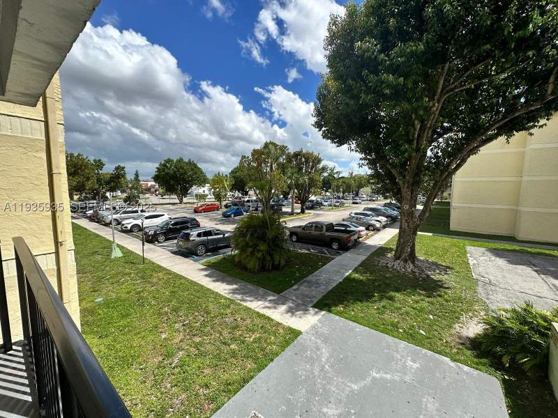 2 bedroom Condominium at 1875 W 56th St 301, Cambridge Condo, Hialeah — photo 3