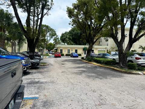 1875 W 56th St 301, Hialeah FL - photo 6 of 17