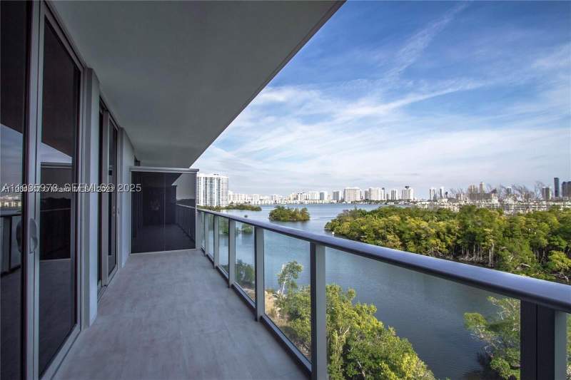 2 bedroom Condominium at 16385 Biscayne Blvd 719, The Harbour South Condo, North Miami Beach — photo 2