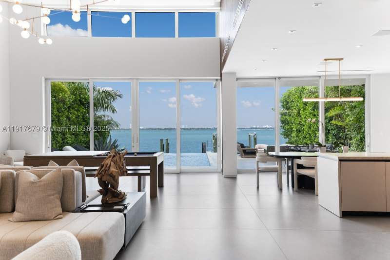 5 bedroom SingleFamilyResidence at 1379 N Venetian Way, San Marco, Miami — photo 3