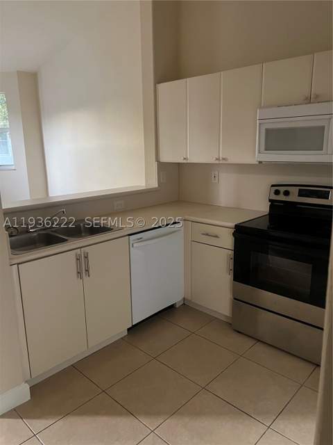 2826 SE 16th Pl 203, Homestead FL - photo 11 of 16
