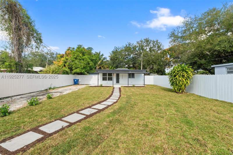 3 bedroom SingleFamilyResidence at 2285 NW 89th St, Bowman Park, Miami — photo 2