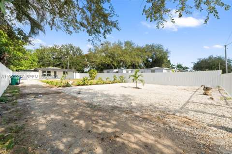2285 NW 89th St, Miami FL - photo 20 of 34