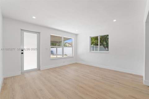 2285 NW 89th St, Miami FL - photo 7 of 34