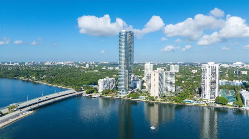 5 bedroom Condominium at 175 SE 25th Rd 4201, Una Residences, Miami — photo 5