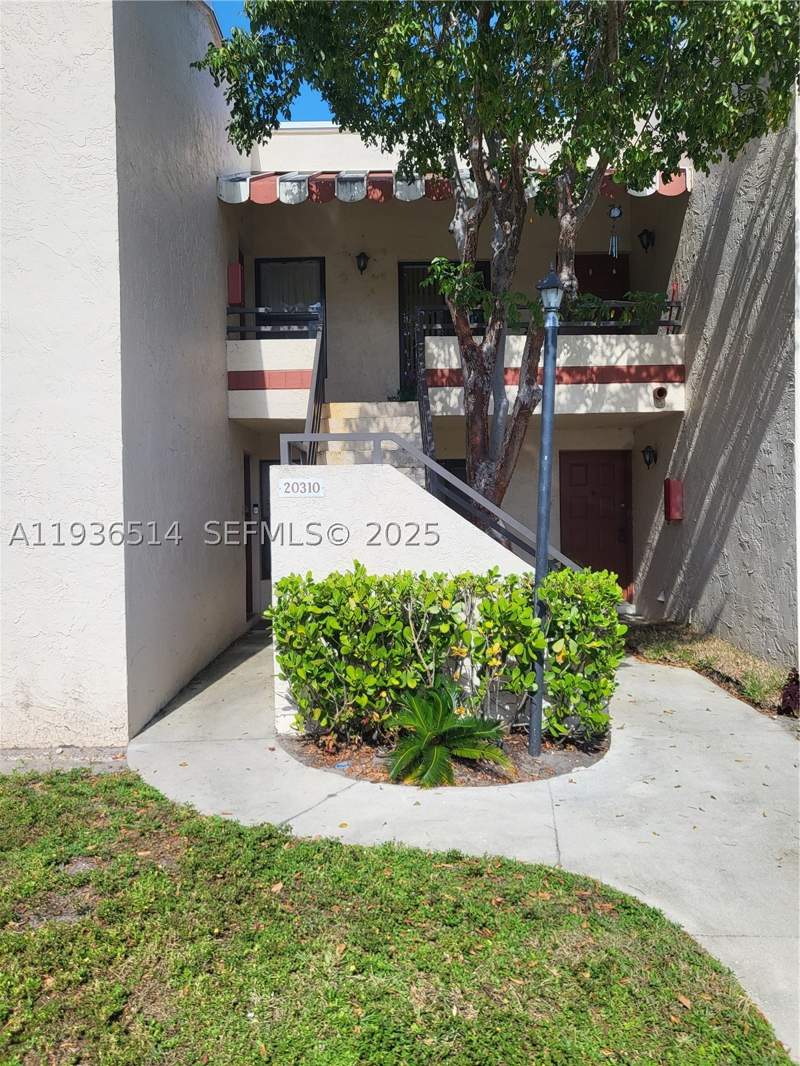 3 bedroom Condominium at 20310 NE 3rd Ct 2, Quatraine Condo IV, Miami — photo 2