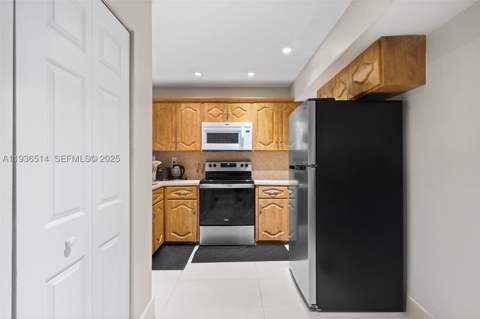20310 NE 3rd Ct 2, Miami FL - photo 6 of 23