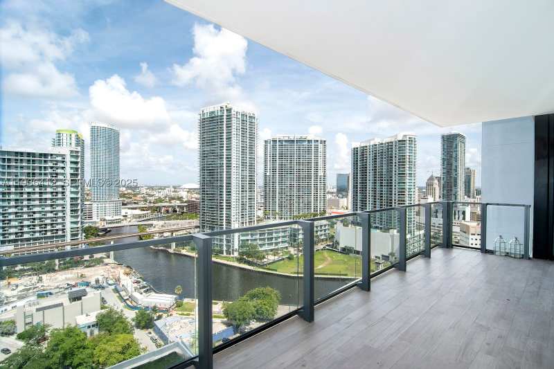 2 bedroom Condominium at 68 SE 6th St 2010, Reach Condo, Miami — photo 1