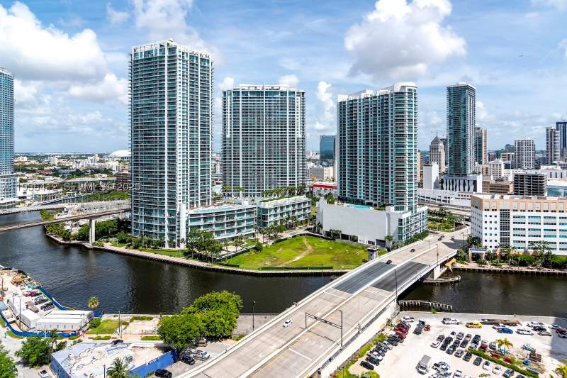 2 bedroom Condominium at 68 SE 6th St 2010, Reach Condo, Miami — photo 3