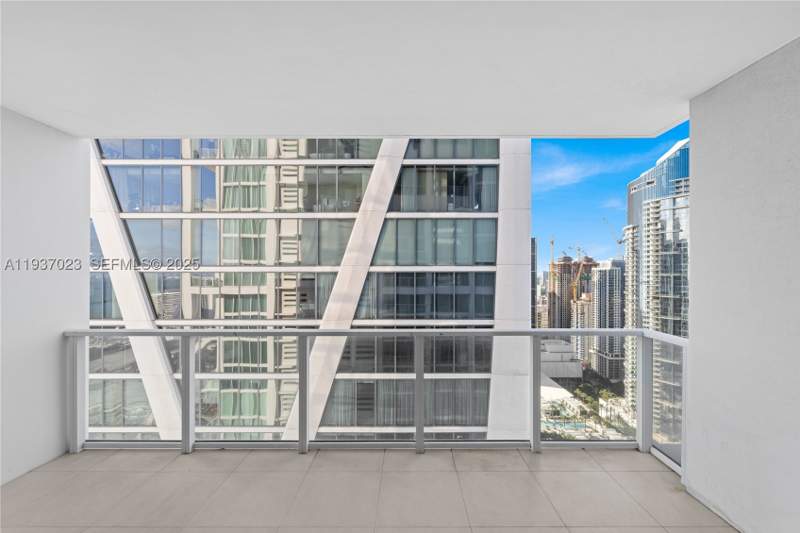 1 bedroom Condominium at 1040 Biscayne Blvd 4108, Ten Museum Pk Residential, Miami — photo 2