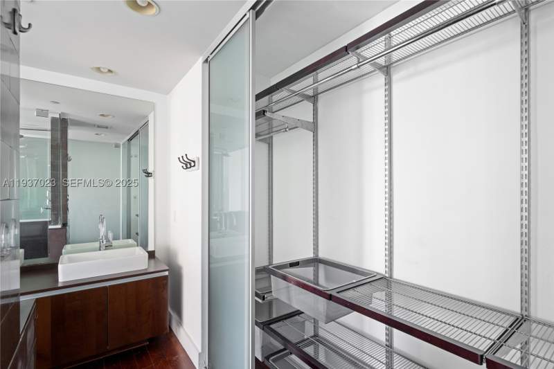 1 bedroom Condominium at 1040 Biscayne Blvd 4108, Ten Museum Pk Residential, Miami — photo 3
