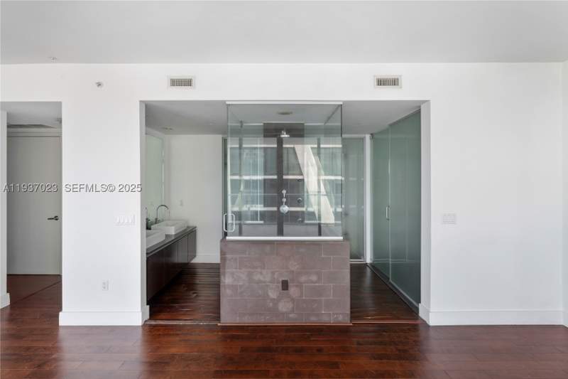 1 bedroom Condominium at 1040 Biscayne Blvd 4108, Ten Museum Pk Residential, Miami — photo 5