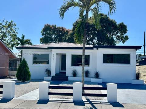 542 E 20th St, Hialeah FL - photo 9 of 36