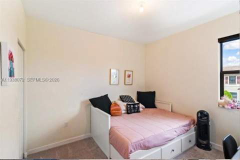11431 W 32nd Ln, Hialeah FL - photo 15 of 19