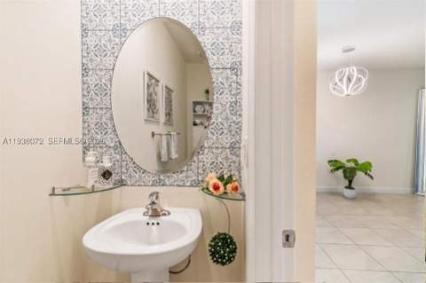 11431 W 32nd Ln, Hialeah FL - photo 6 of 19