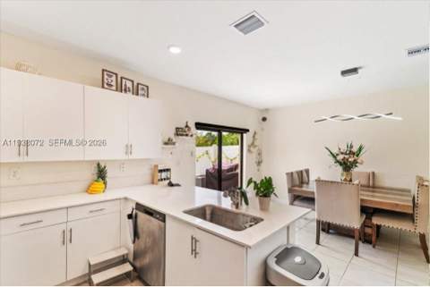 11431 W 32nd Ln, Hialeah FL - photo 9 of 19