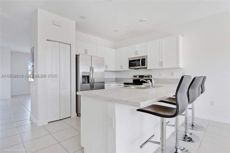 3 bedroom Townhouse at 1705 SE 27th Rd, Homestead Park Of Commerc, Homestead — photo 3