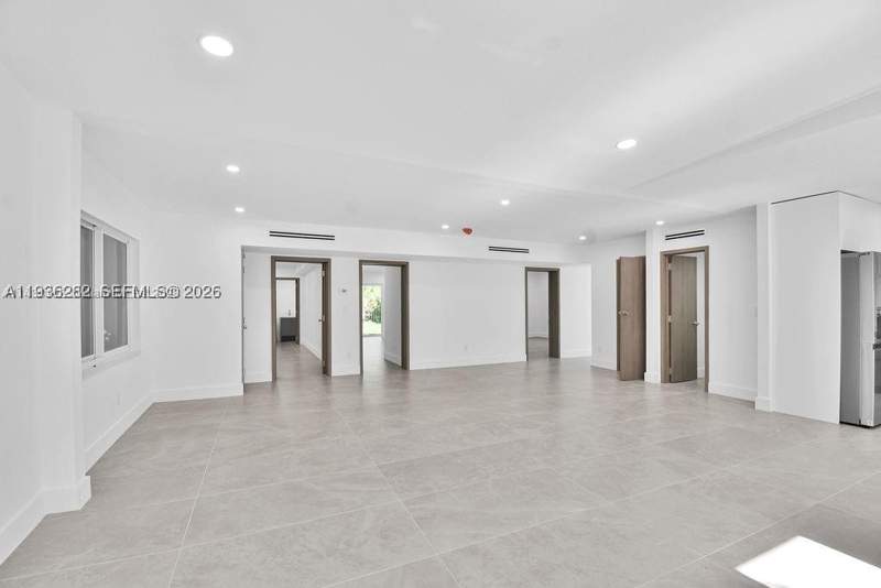 3 bedroom SingleFamilyResidence at 7902 SW 67th Ave, Ludlam-Groves, South Miami — photo 2