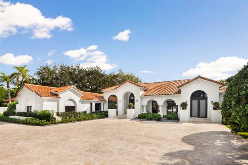 6 bedroom SingleFamilyResidence at 7430 SW 66th St, Melnor Estates, Miami — photo 1