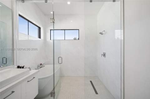 8144 NW 43rd St, Doral FL - photo 18 of 34