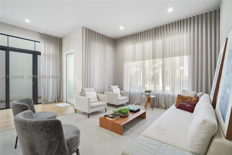 4 bedroom SingleFamilyResidence at 8144 NW 43rd St, Downtown Doral South Phas, Doral — photo 3
