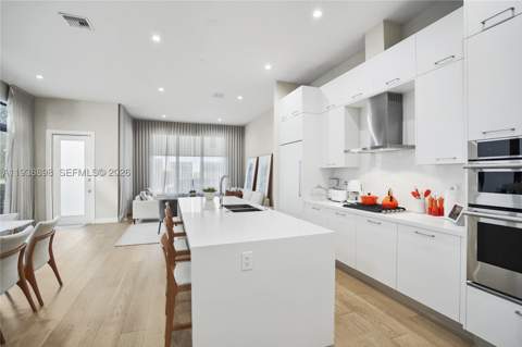 8144 NW 43rd St, Doral FL - photo 8 of 34