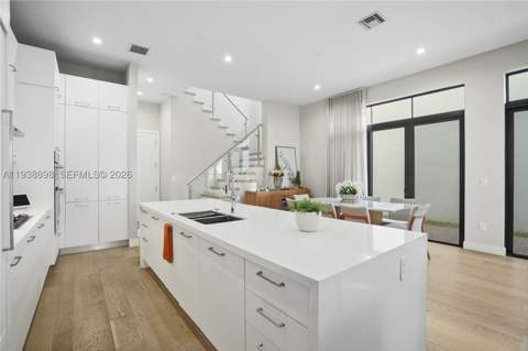 8144 NW 43rd St, Doral FL - photo 9 of 34