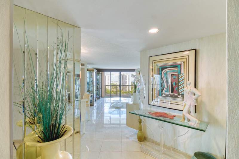 2 bedroom Condominium at 20185 E Country Club Drive 1709, The Landmark Club Condo, Aventura — photo 5