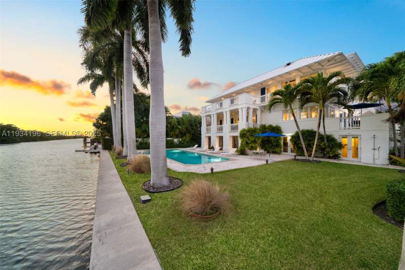 4 bedroom SingleFamilyResidence at 100 Cape Florida Dr, Cape Florida Sub Sec 3, Key Biscayne — photo 5