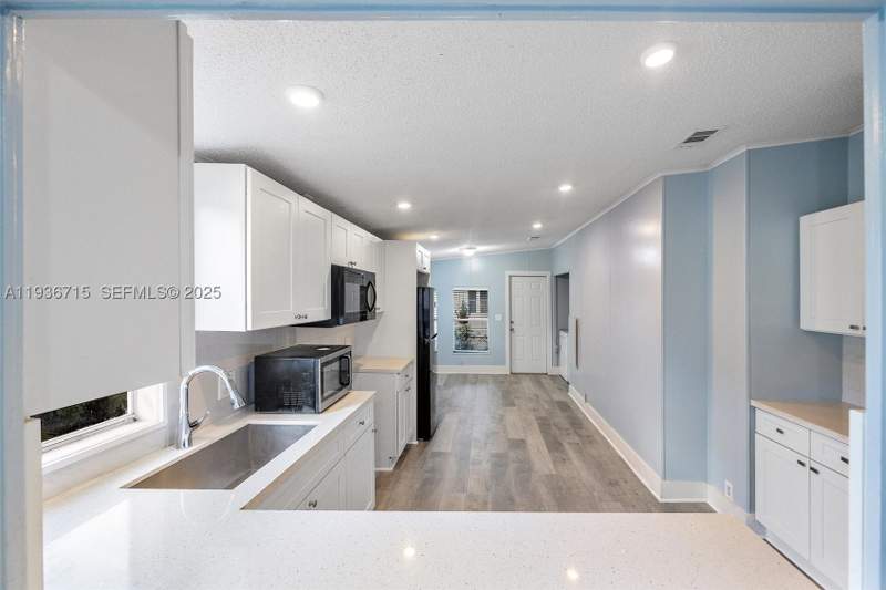 3 bedroom MobileHome at 19800 SW 180th Ave Lot 222, Americana Village Condo, Miami — photo 4