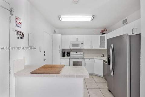 5601 Collins Ave 825, Miami Beach FL - photo 22 of 39