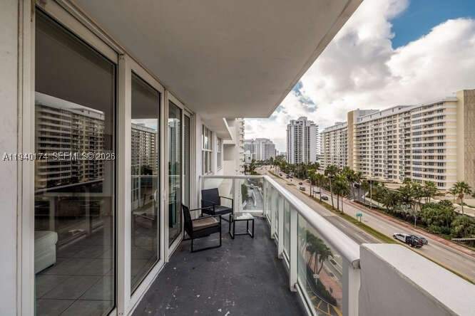 2 bedroom Condominium at 5601 Collins Ave 825, The Pavilion Condo, Miami Beach — photo 4