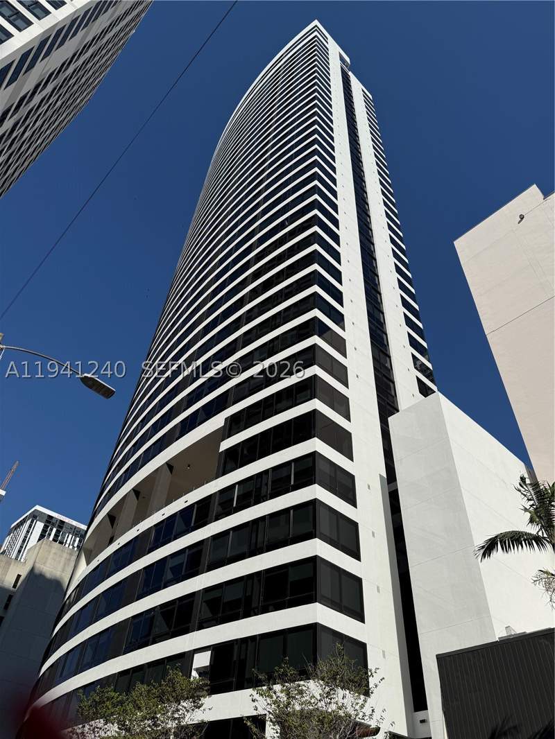 2 bedroom Condominium at 225 N Miami Ave 3505, District, Miami — photo 2