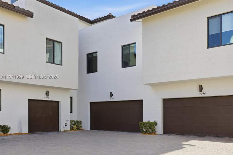 3 bedroom Townhouse at 4250 NW 83rd Ave, Downtown Doral South Phas, Doral — photo 4