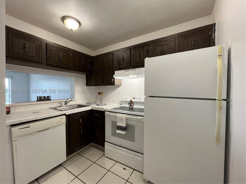 1 bedroom Condominium at 492 NW 165th St Rd C-611, Montecarlo Condo, Miami — photo 5