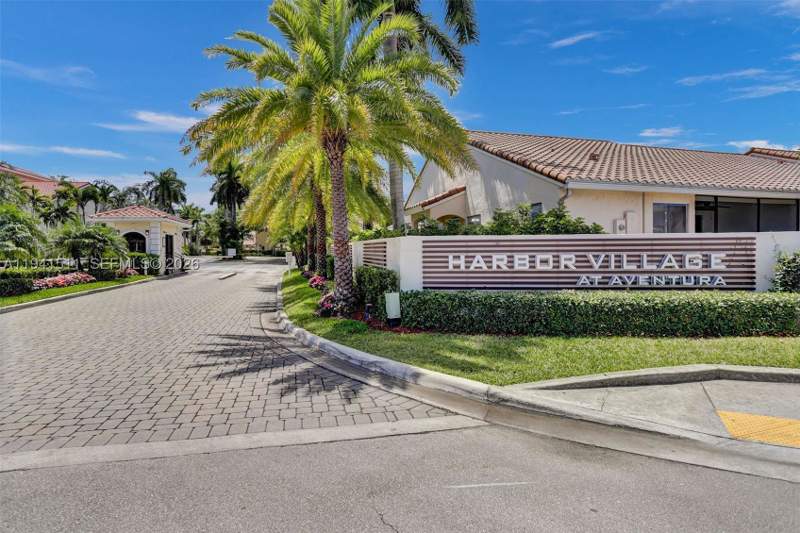2 bedroom Townhouse at 21150 Jib Ct J12, La Mirage Of Harbor Vilg, Aventura — photo 2