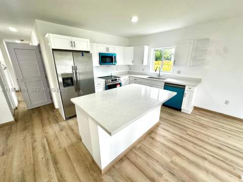 722 NW 6 Ct, Florida City FL - photo 11 of 64