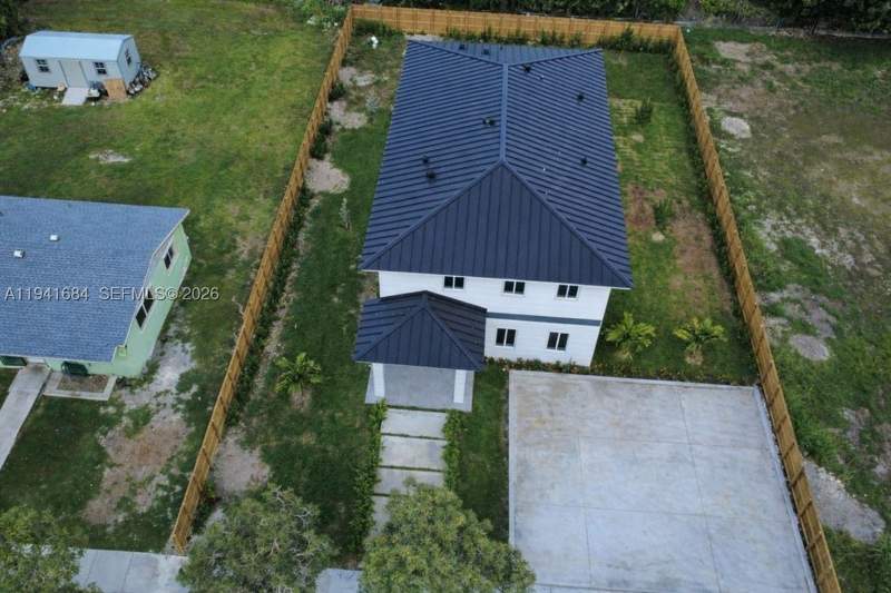8 bedroom SingleFamilyResidence at 722 NW 6 Ct, King Homesites, Florida City — photo 5