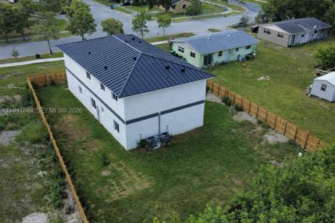 722 NW 6 Ct, Florida City FL - photo 7 of 64