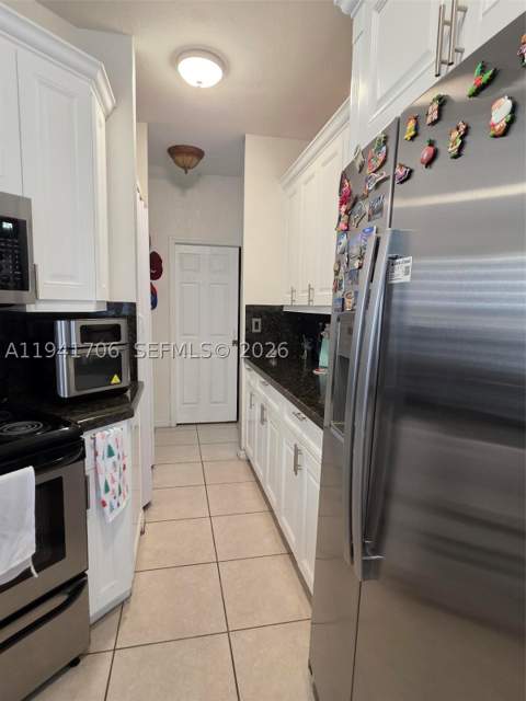 11702 SW 137th Pl, Miami FL - photo 10 of 32