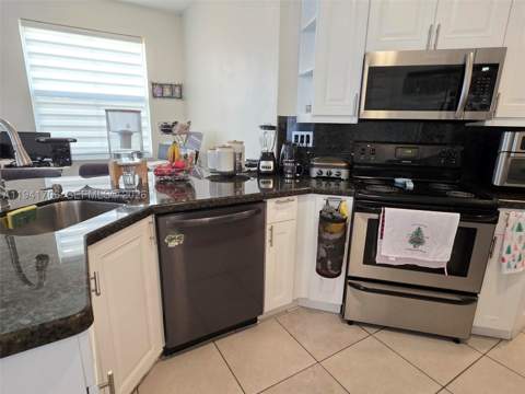11702 SW 137th Pl, Miami FL - photo 11 of 32