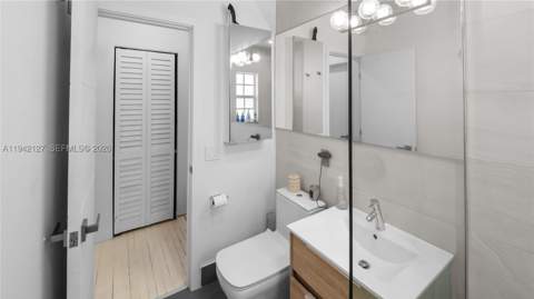 645 Michigan Ave A, Miami Beach FL - photo 20 of 27