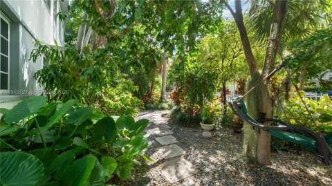 645 Michigan Ave A, Miami Beach FL - photo 23 of 27