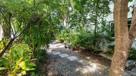 645 Michigan Ave A, Miami Beach FL - photo 24 of 27