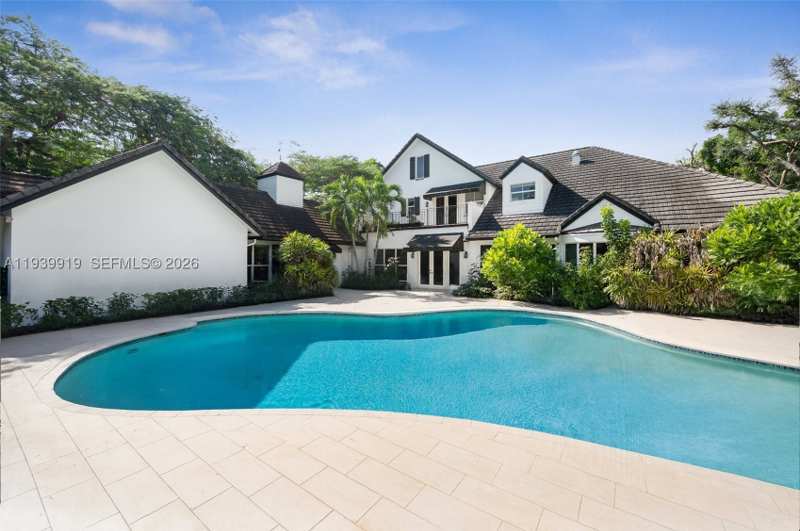 5 bedroom SingleFamilyResidence at 10001 SW 60th Ct, Martin Suburban Acres, Pinecrest — photo 1