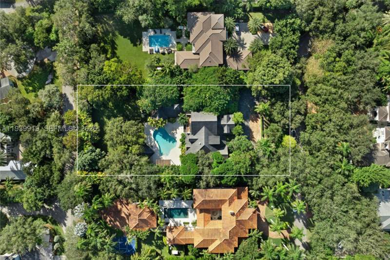 5 bedroom SingleFamilyResidence at 10001 SW 60th Ct, Martin Suburban Acres, Pinecrest — photo 2